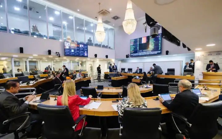 ALPB aprova programa para capacitar profissionais acompanhantes de alunos com autismo