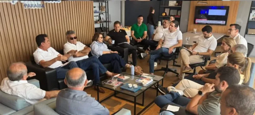 Em reunião com Hugo Motta, deputados do Republicanos confirmam apoio a pré-candidatura de Nabor ao Senado