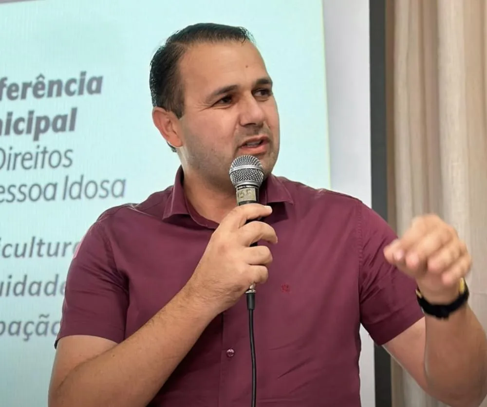 Prefeito Aldo Andrade realiza sonho da escritura da casa própria para famílias em Bernardino Batista