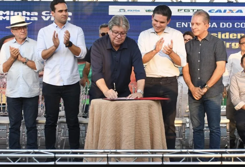 João Azevêdo entrega 96 unidades habitacionais em Patos, além do Centro de Iniciação ao Esporte do município