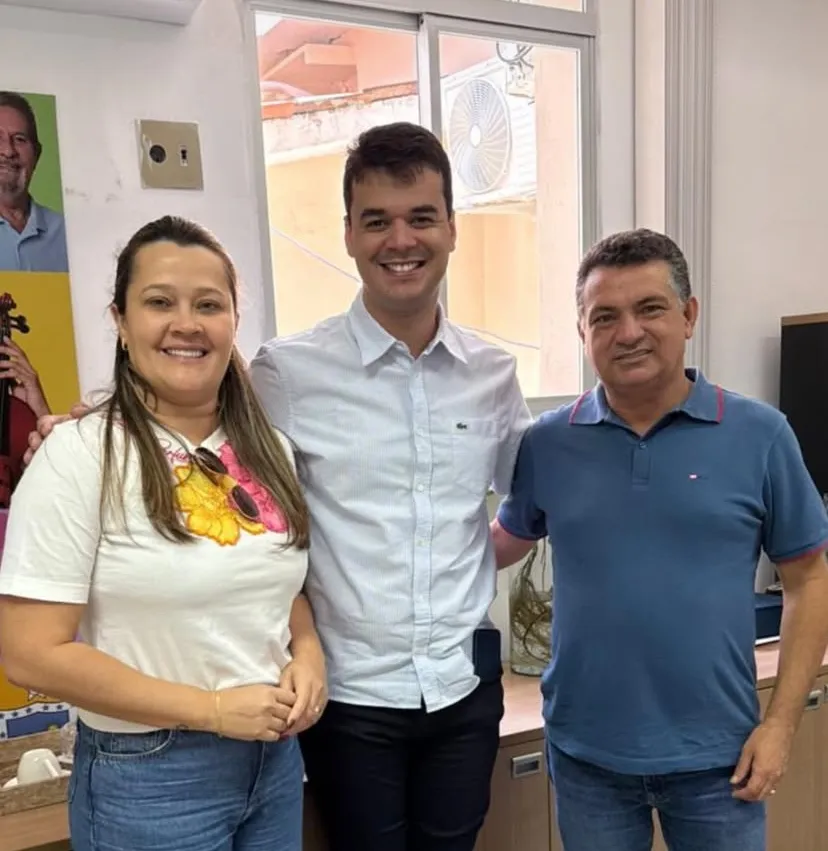 Ao lado de Luiz Claudino, pré-candidata Larúcia Sá tem audiência com secretário de Saúde do Estado Dr. Ari Reis