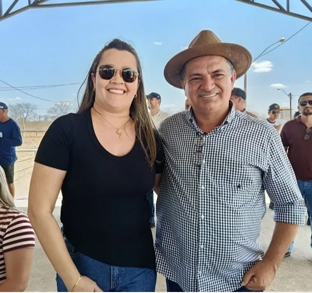 Luiz Claudino e a pré-candidata a deputada estadual Larúcia Sá participam da Cavalgada Vanildo Dias e destacam valorização da cultura