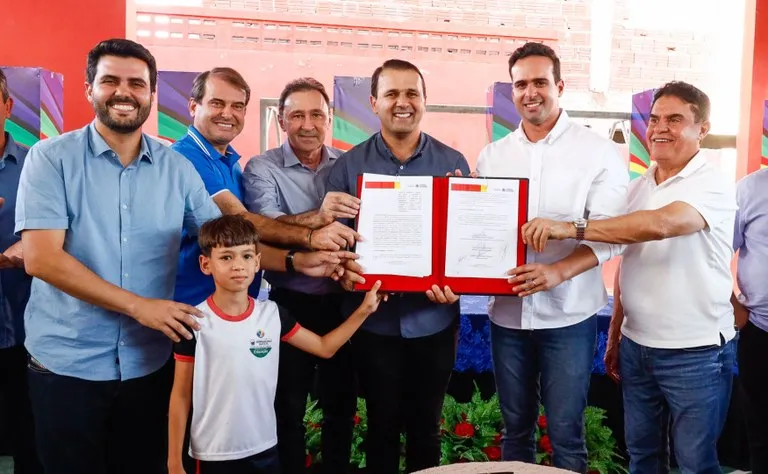 Lucas Ribeiro e Wilson Filho visitam obras em Bernardino Batista e Uiraúna e firma convênio para construção de escola