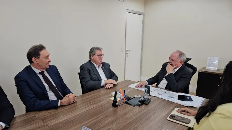João Azevêdo trata de fortalecimento do programa PAA-Leite em audiência no Ministério do Desenvolvimento e Assistência Social