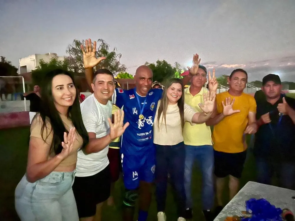 Promovida pela Prefeitura de Santa Helena, Copa Quarentão de futebol leva bom público à final no distrito de Várzea da Ema