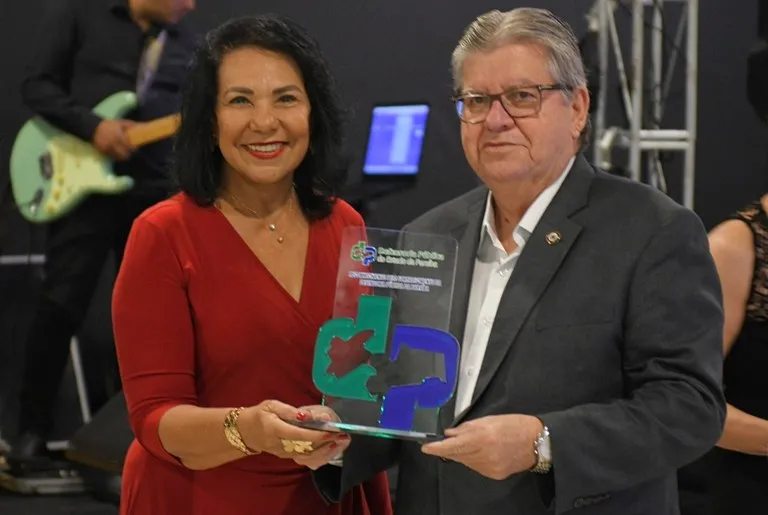 João Azevêdo recebe homenagem da Defensoria Pública da Paraíba