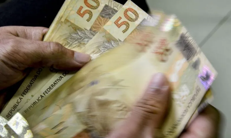 Salário mínimo de R$ 1.621 começa a valer a partir desta quinta-feira (1º)
