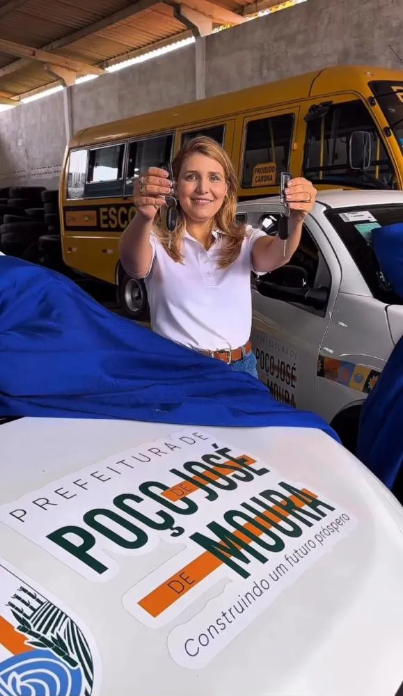 Prefeita Laís Raquel entrega mais 2 veículos 0km para servir à população de Poço de José de Moura