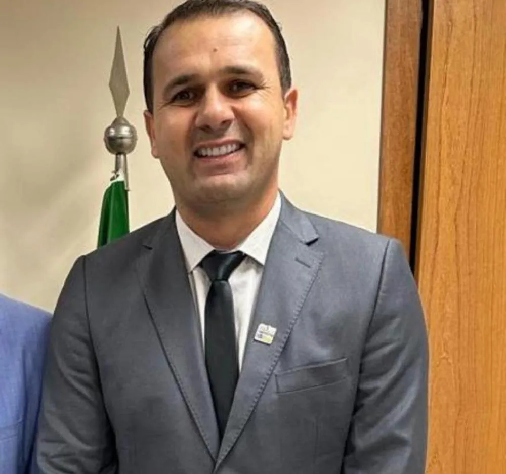 Prefeito Aldo Andrade assina contrato para reforma e ampliação do mercado público de Bernardino Batista