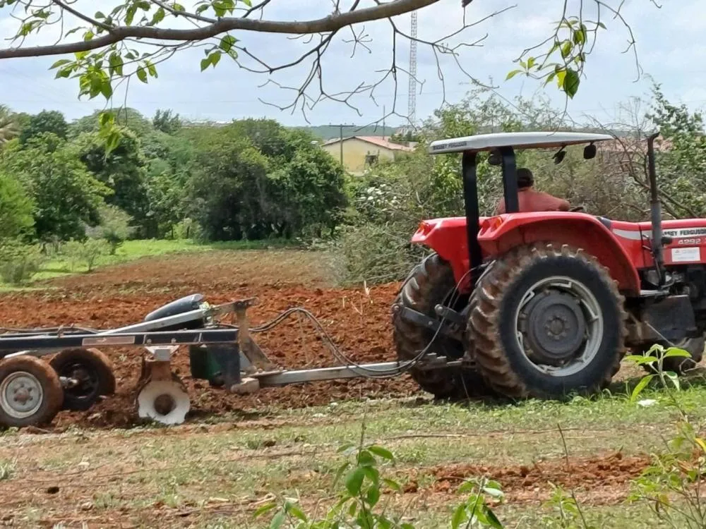 Programa corte de terra da prefeitura de Santa Helena atende mais de 350 agricultores, a partir dessa quarta (4)