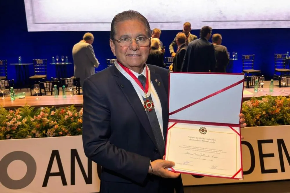 Adriano Galdino recebe medalha de Mérito Legislativo da Assembleia de Minas Gerais