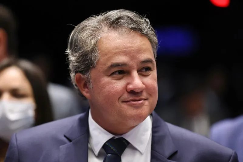 Supermercados poderão instalar farmácia e vender remédios, aprova Senado