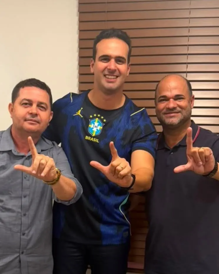 Prefeito de Sobrado rompe com grupo de Cícero Lucena e adere ao projeto de reeleição de Lucas Ribeiro
