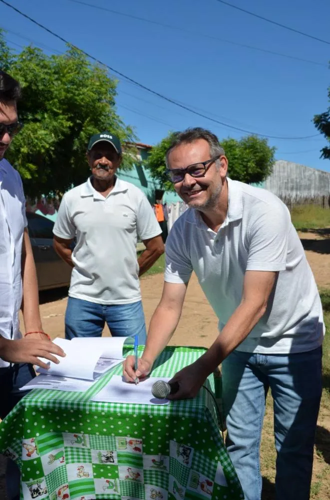 Prefeito João Cleber assina ordem de serviço de 2 milhões, para obras em Santa Helena