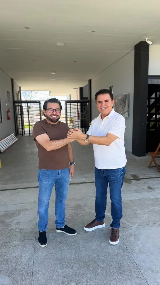 Deputado Wilson Santiago visita nova sede do Grupo Pau Brasil e parabeniza empresário Zenildo: “Orgulha o nosso Sertão”