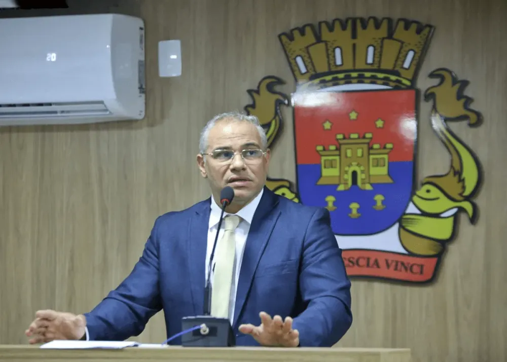 Prefeito de Cabedelo troca Veneziano por João e apoiará chapa completa do governo