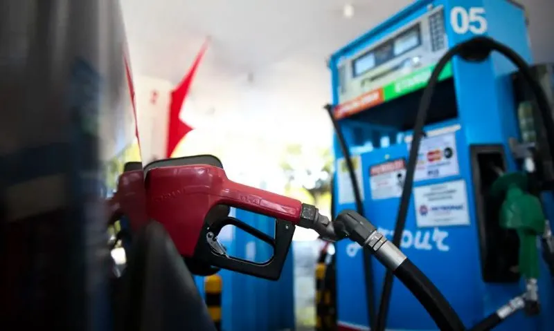 Governo Lula zera impostos sobre a gasolina