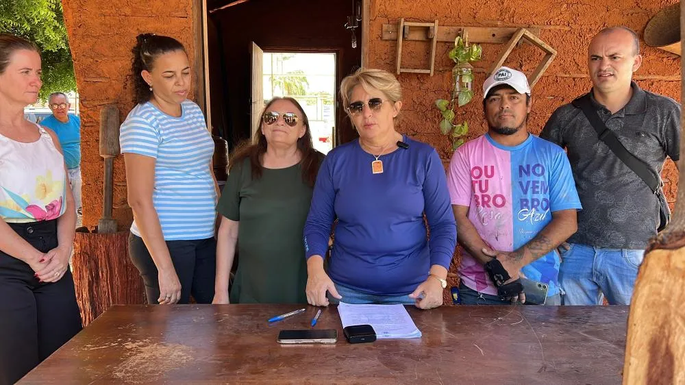 Prefeita Leninha Romão entrega casas de taipa aos artesãos e empreendedores na Vila do Artesão de Uiraúna